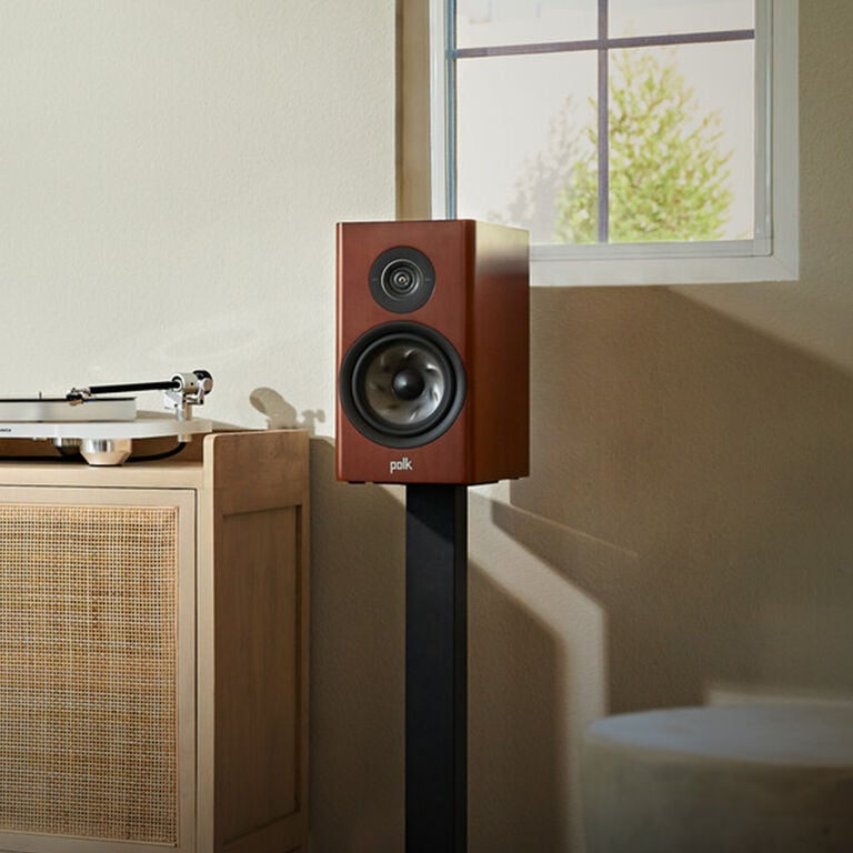 Polk bookshelf speaker with turntable