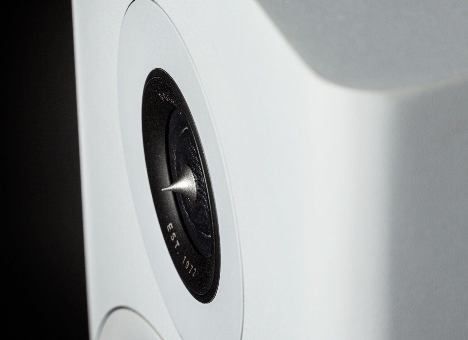 Reserve R200 - Premium Bookshelf Speakers | Polk Audio - Global