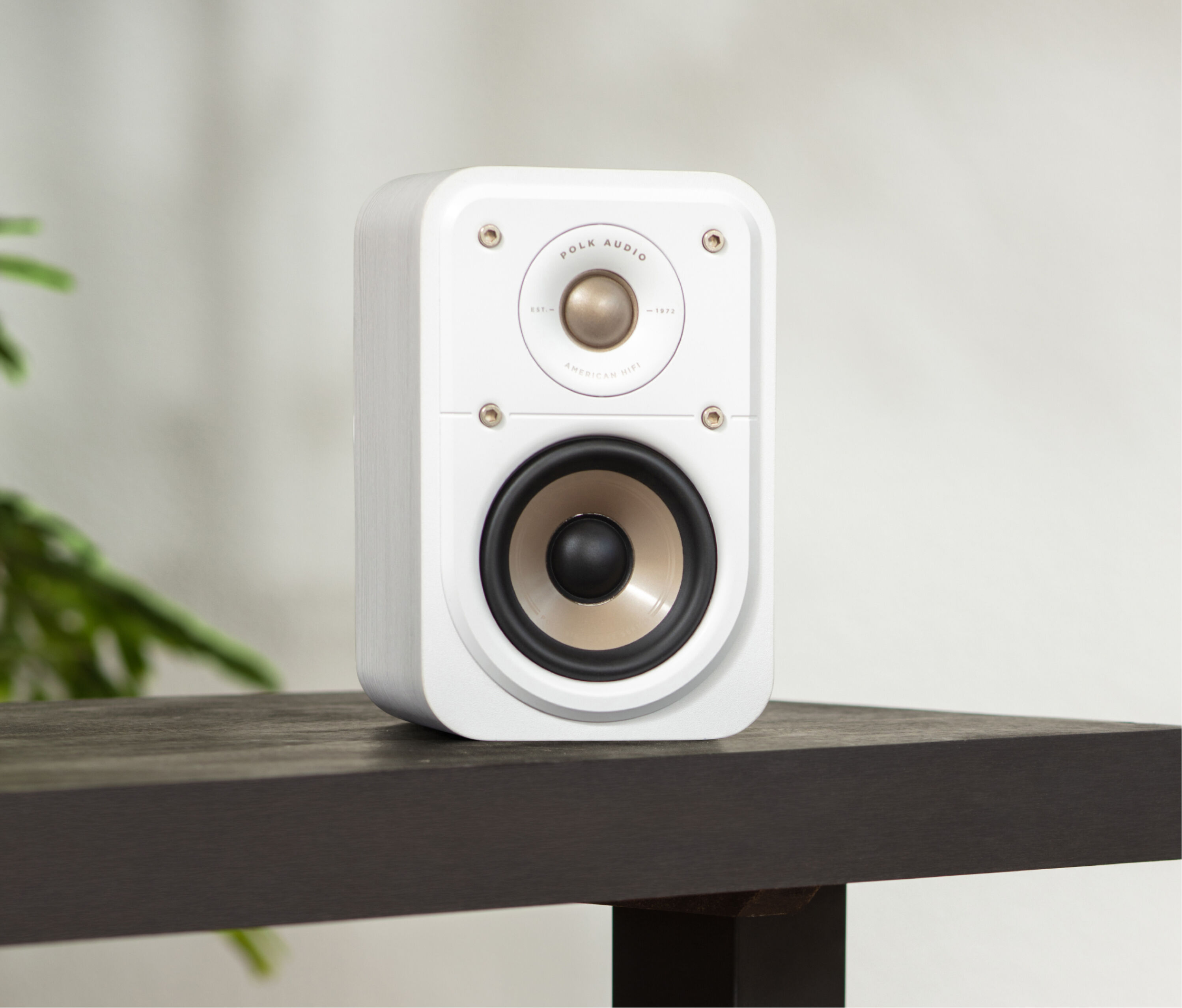 Signature Elite ES10 - High-Quality Wall-Mountable Satellite